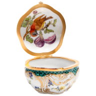 Snuff-box with "Exotic Bird on Fig", H 4,8 cm