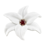 Brooch Bloom Collection Garnet, 925 silver rose plated with an open flower in porcelain, 1 garnet 1,10 ct