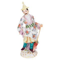 Asian man with parasol, Coloured with gold, H 17,5 cm