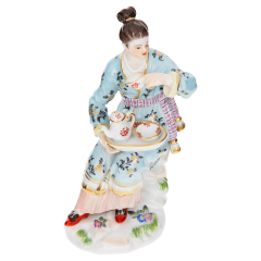 Asian woman with tea things, Coloured with gold, H 13 cm