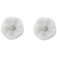 Ear studs Royal Blossom Basic, 750 white gold, 2 porcelain blossoms size S with each 1 brilliant á 0,02 ct, TW, VSI, full cut good