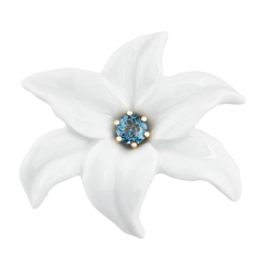 Brooch Bloom Collection Topaz, 925 silver rose plated with an open flower in porcelain, 1 London Blue Topaz, 1,45 ct