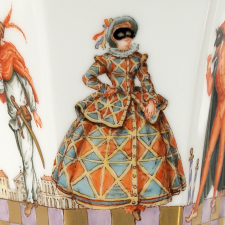 Meissen フラワーポット 金彩 Lot 216: A Large Meissen Pot-Pourri Porcelain Lidded Urn | Case
